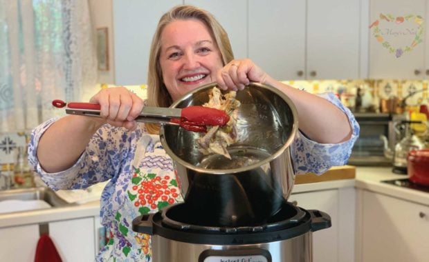 Instant Pot Chicken Bone Broth That Gels Every Time (Video)