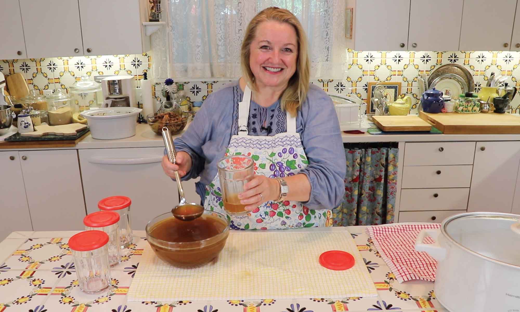 How to Make Chicken Bone Broth for Pennies a Jar - Mary's Nest