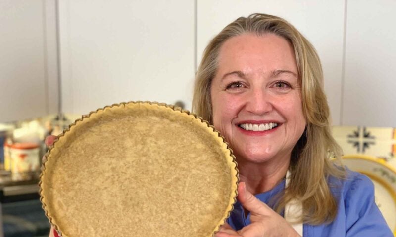 How to Make a Foolproof Whole Wheat Pie Crust that is Tender and Flaky